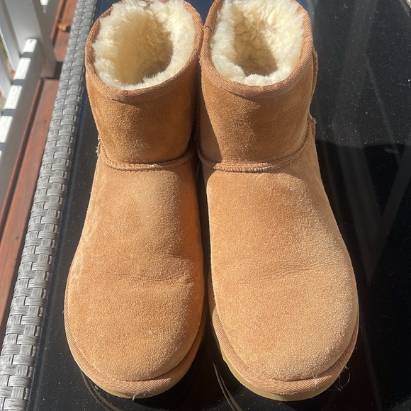 Classic Mini Boot in chestnut. Like new! - Picture 6 of 6